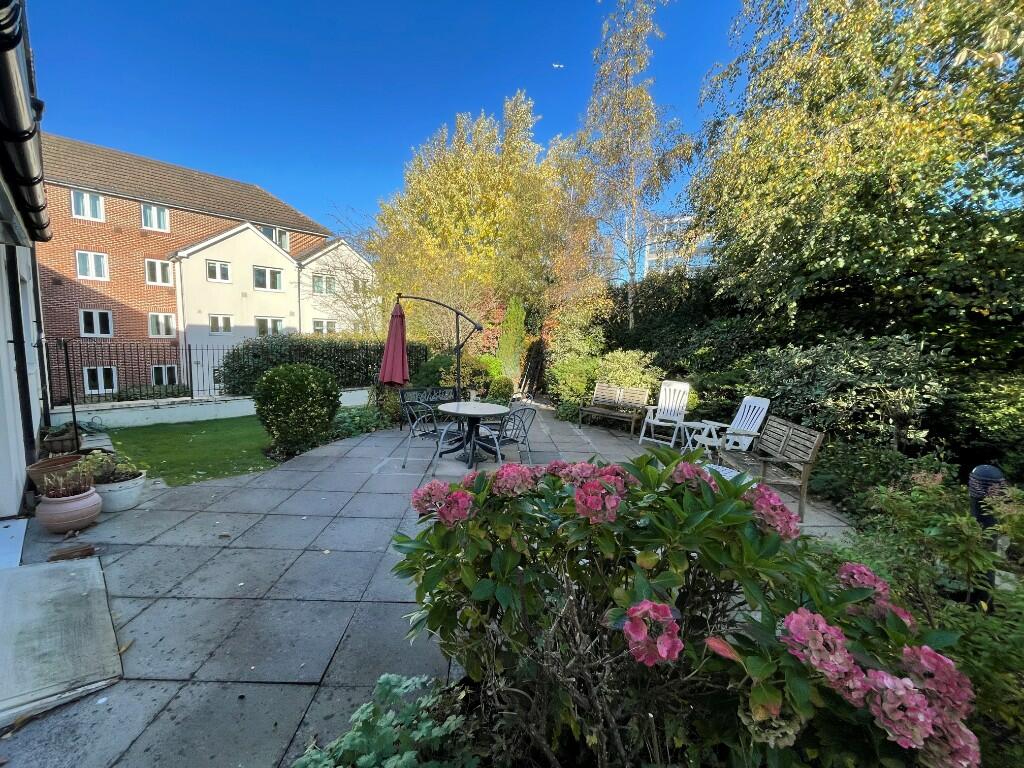 Potters Court 