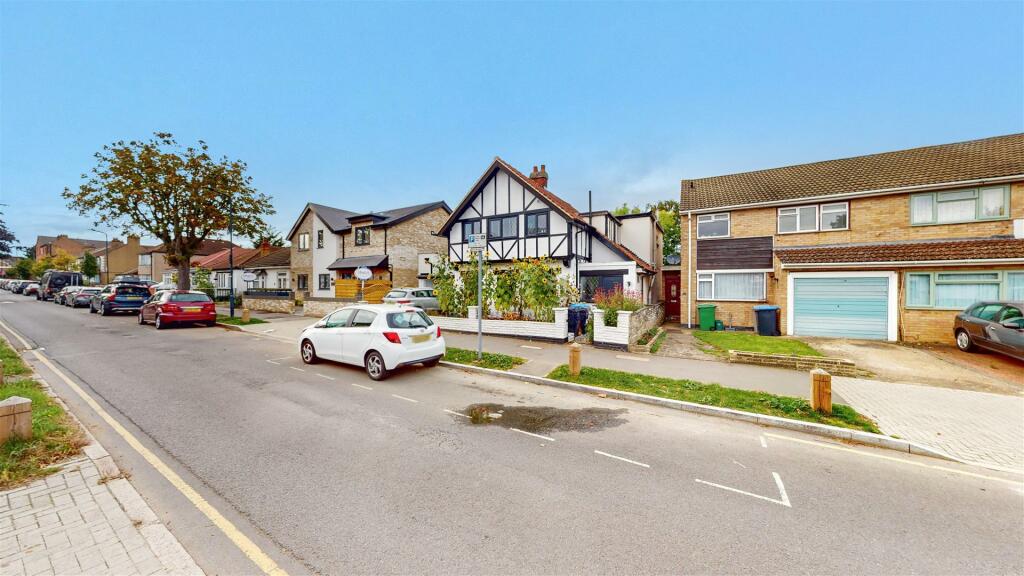 25 Eton Avenue - YGxKV8hrxBJ5a4cekgn0.jpg