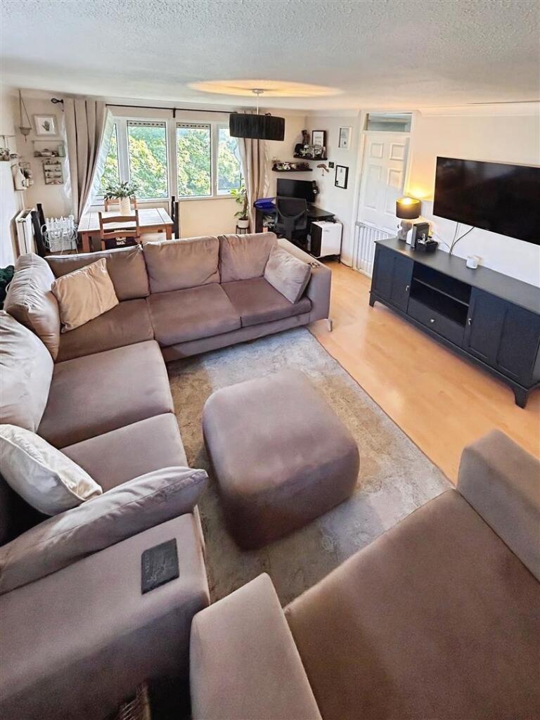 863123a8-Living 20Room 201.jpg