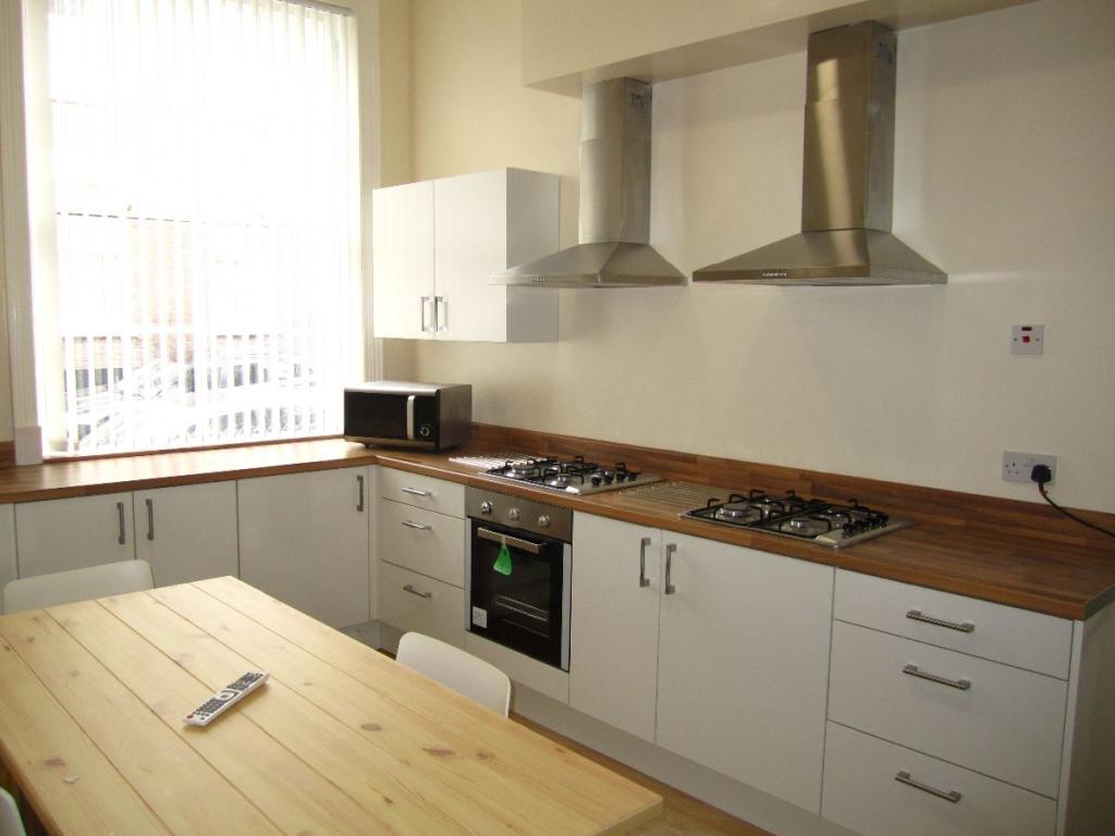 Communal Kitchen Din