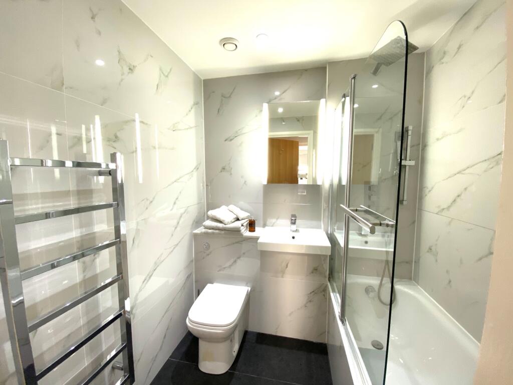 SH16 Bathroom 2
