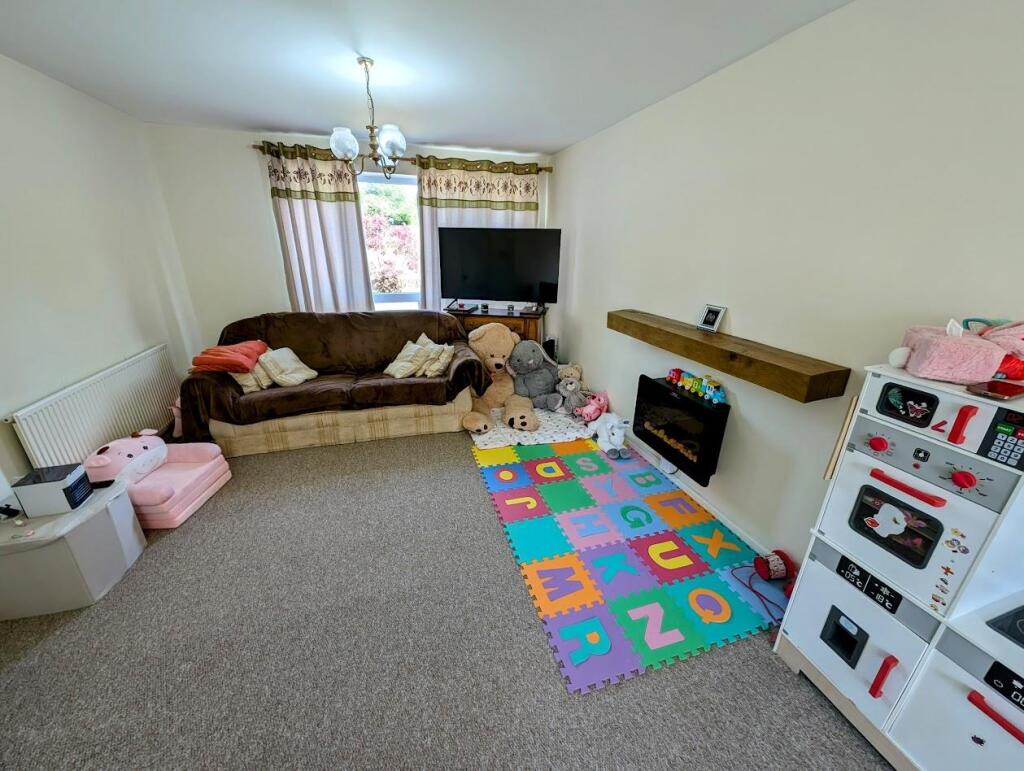 15 Woodchester lounge 4.jpg