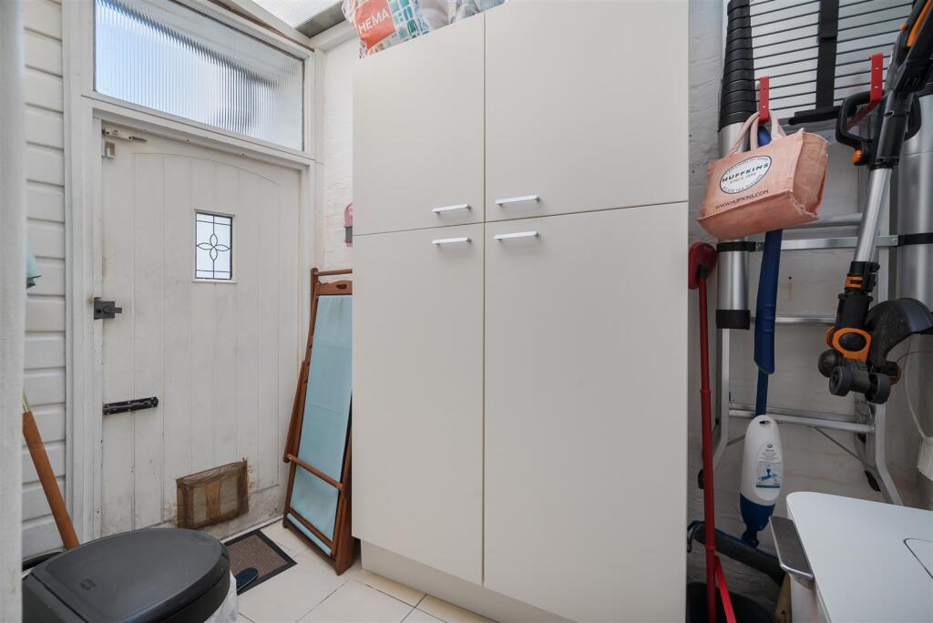 Lean to / utility area