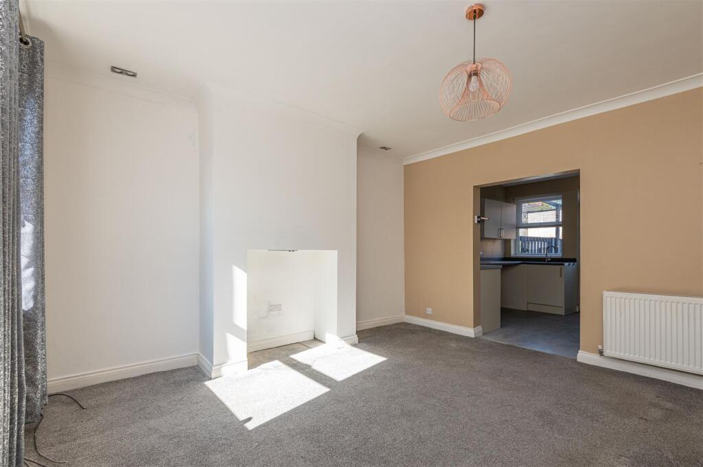 08 - 55 Station Road S75 5HP.jpg