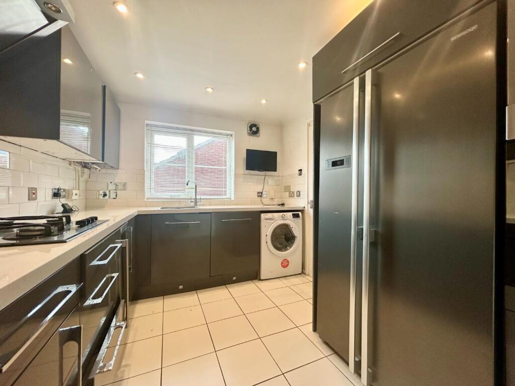 Kitchen 2.jpg