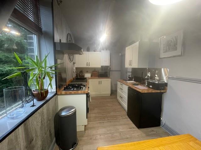 Kitchen 2.jpg