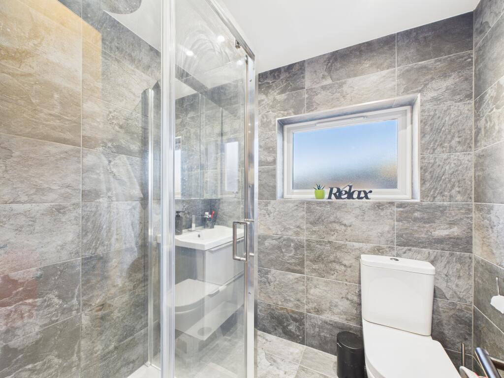 CAM04018G0-PR0411-STILL008