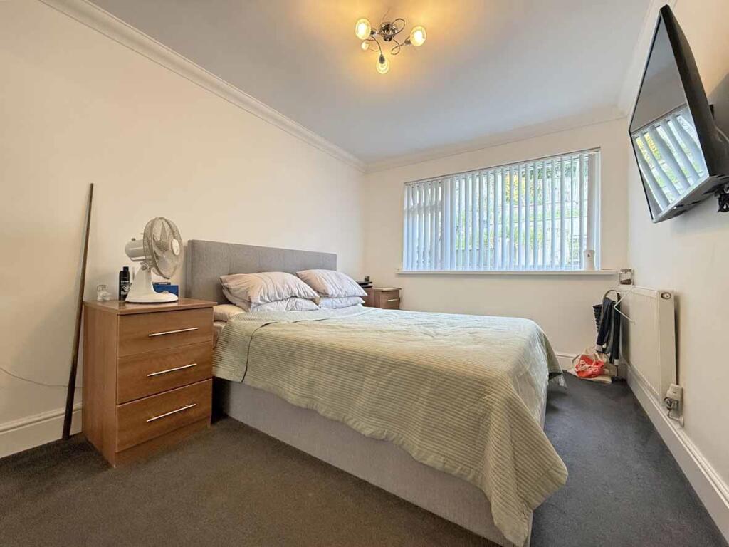 South View Park 6 Bed 2.jpg