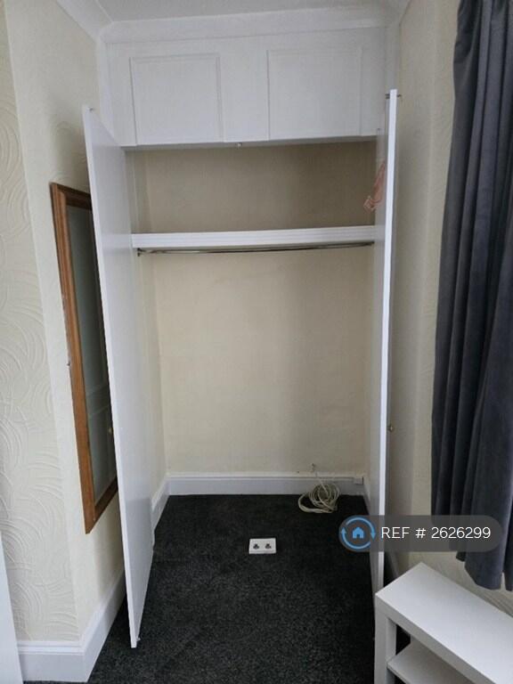 Flat 5 - Double Wardrobe/Storage