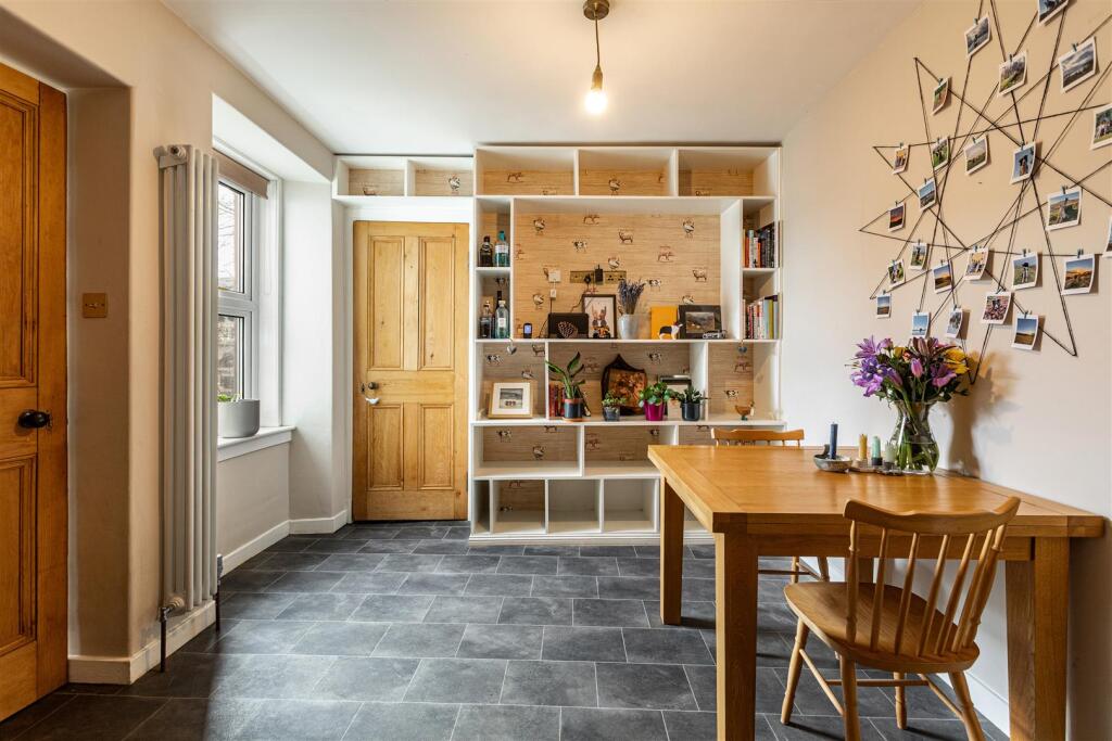 2 Alpine Crescent Thornhill 15.JPG