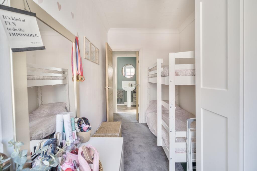 1356707-3-68d6a656c32a7