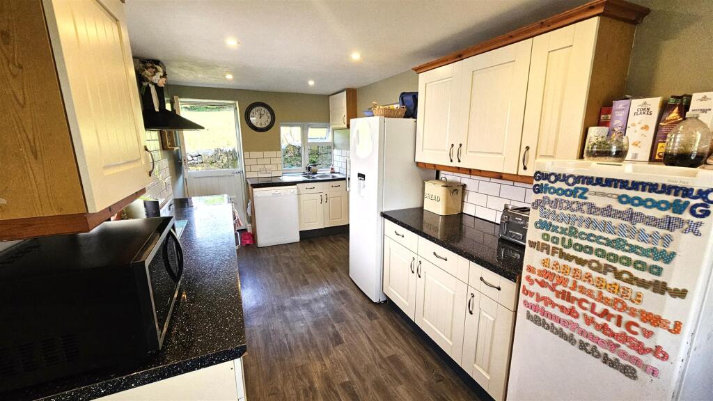 Further Kitchen.jpg