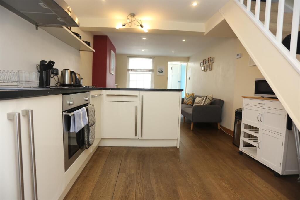 7 Frederick Gardens (12).JPG