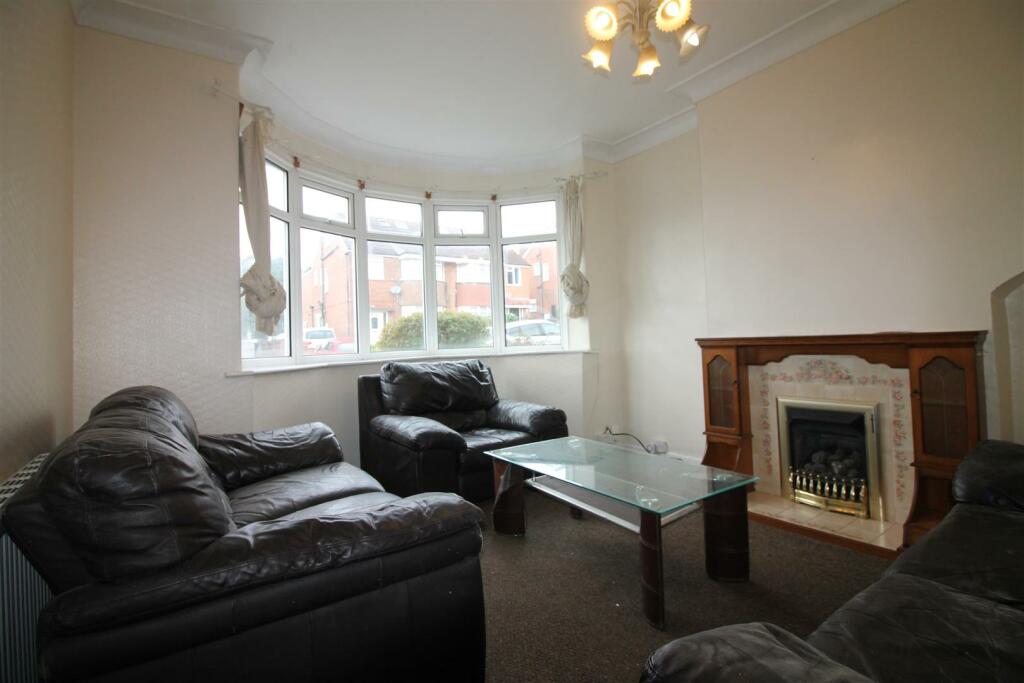 12EM- Living Room.JPG