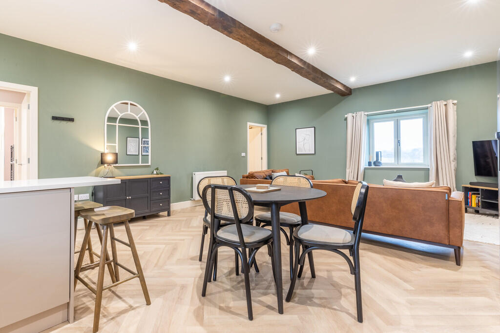 Living/dining are...