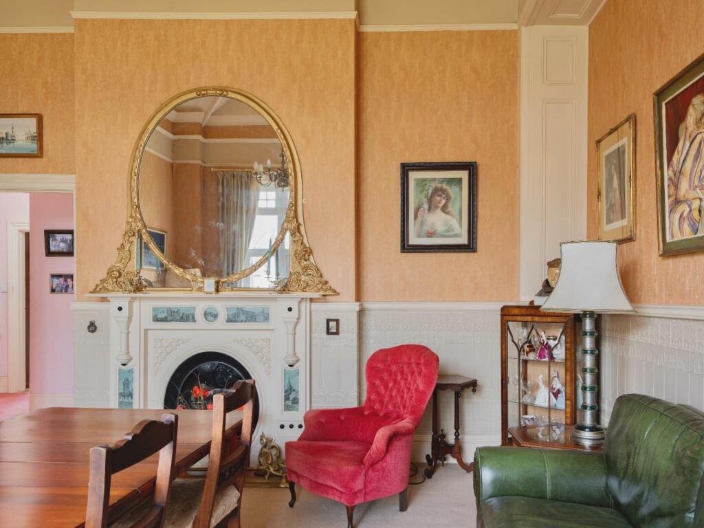 Dining Room/Bedroom 3