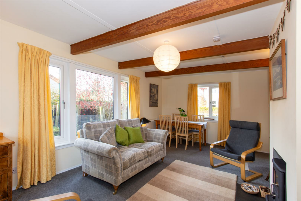 Sitting Room &amp; Dining Area