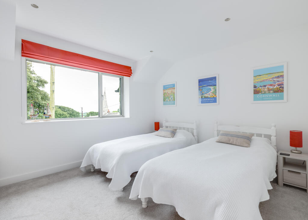 66aa2267260fb_Pentire-17