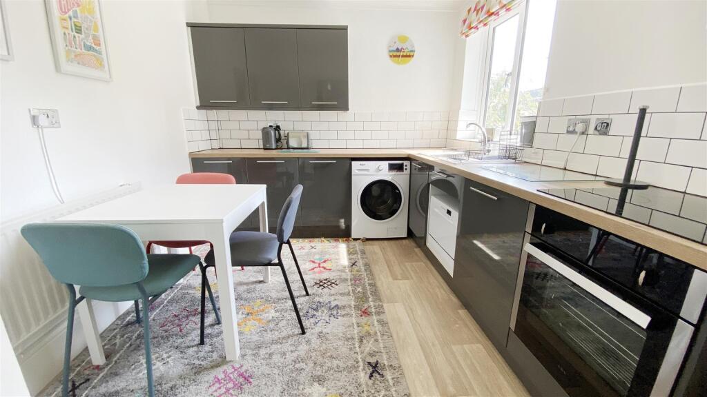 KITCHEN BREAKFAST ROOM