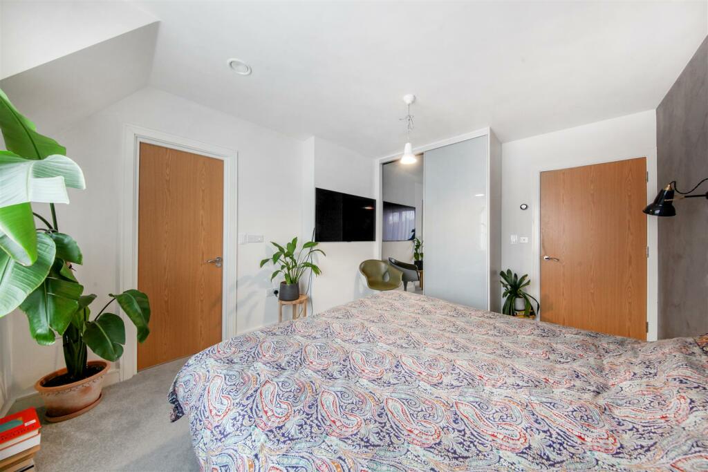 Flat 11, 1 Guardhouse Way - de93dQMgEiQgUDR966RX.j