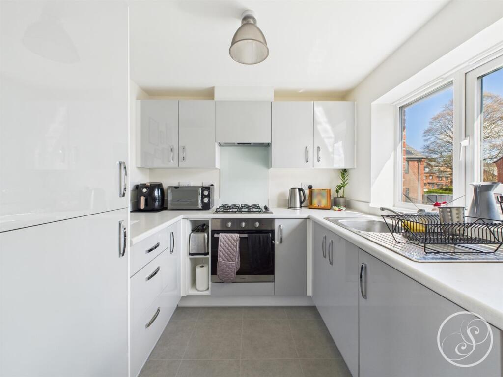 OPEN PLAN LOUNGE/KITCHEN