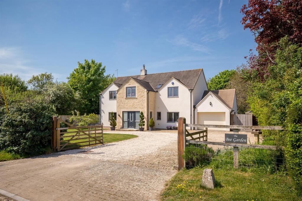 3 - The Bee Garden - GL7 5JF - Web.jpg