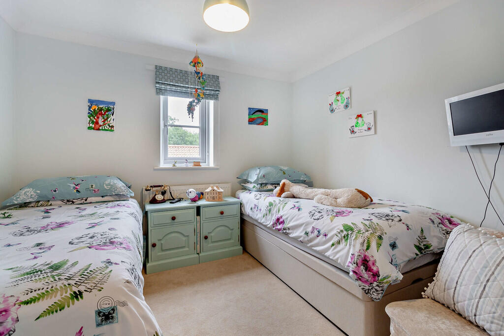 8657340-interior2...