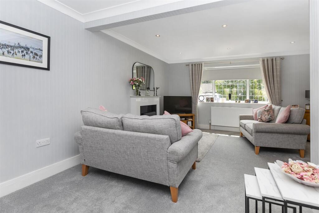 Bramleys Estate Agents - Gernhill Avenue - Fixby (