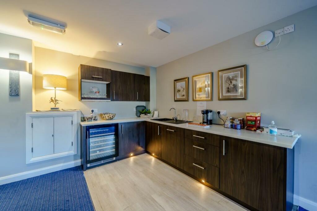 8515756-Interior02 (Medium).jpg