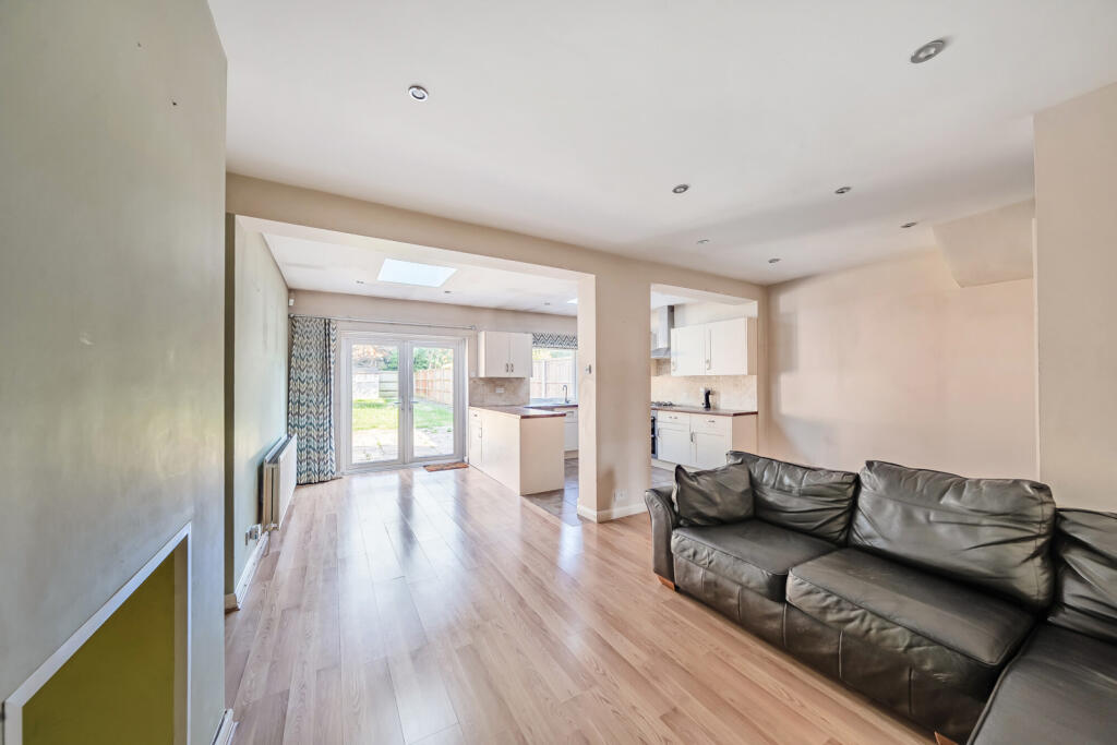 1304406-11-685597...