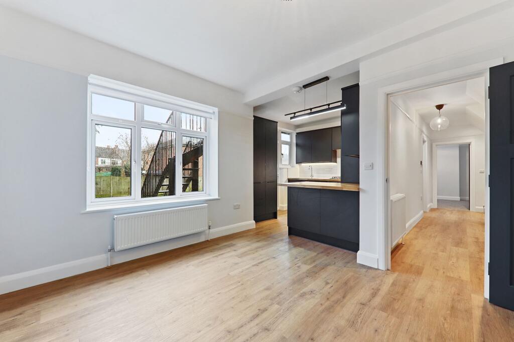 2.LOUNGE KITCHEN.JPG