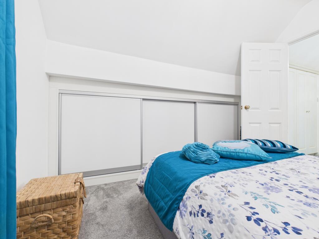 CAM03729G0-PR0201-STILL025