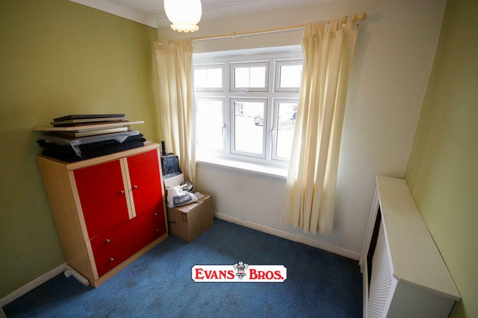BEDROOM 3 / HOME OFFICE