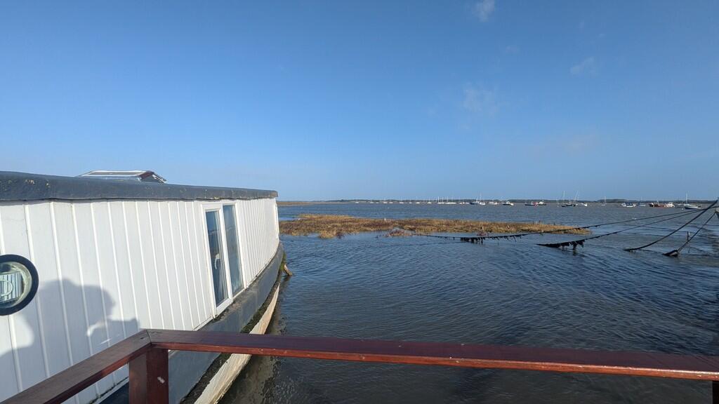 15b9c163-3c22-424...