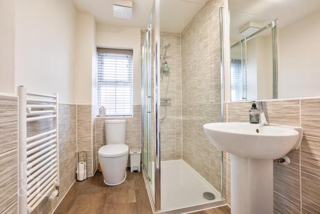 21 Dennis Way (21).jpg