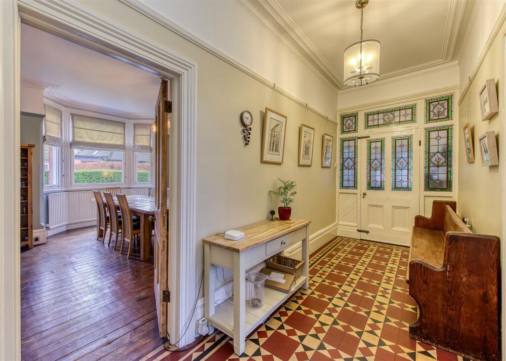16 Church Hill Road-hall1.jpg