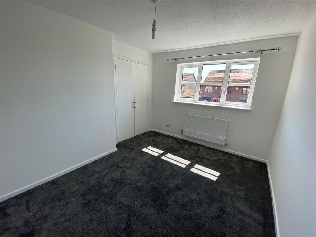 35 Greenacres - bedroom one 2.jpg