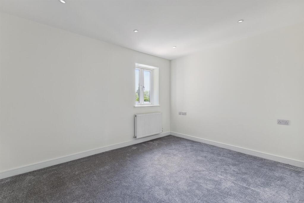 93575_Plot 2 The Squirells North St(12)_low.jpg