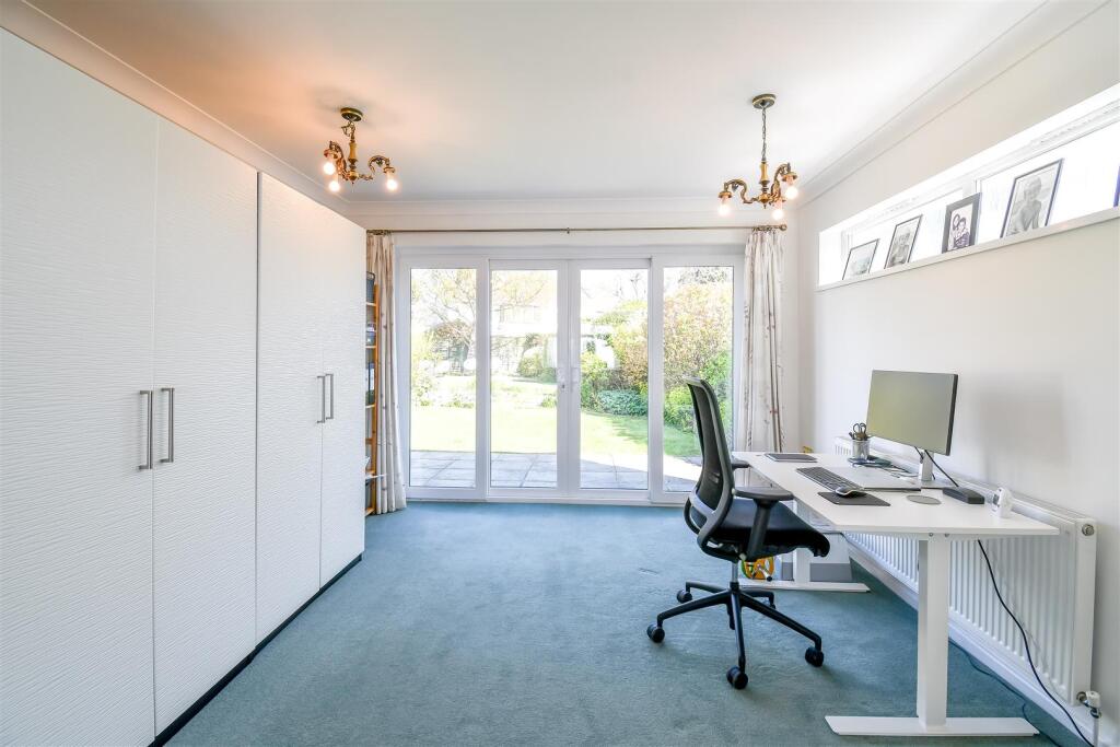 LIVING/DINING ROOM