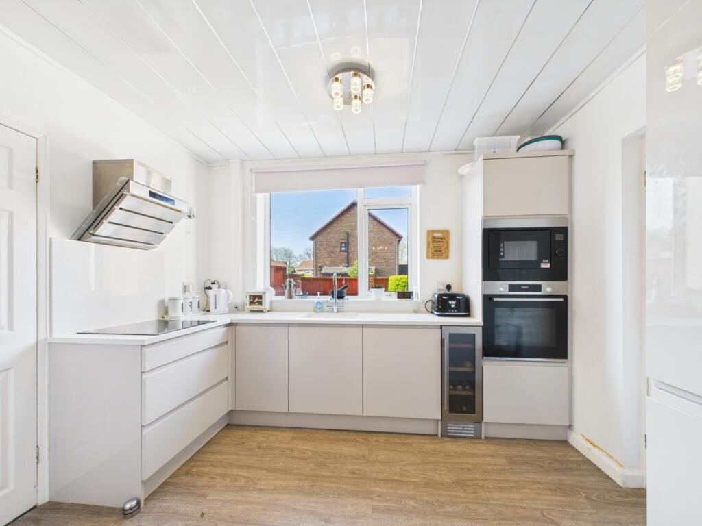 CAM02386G0-PR0124-STILL014