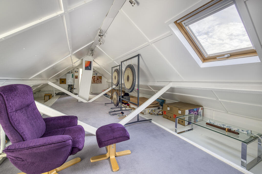 Primrose Corner, Street-27