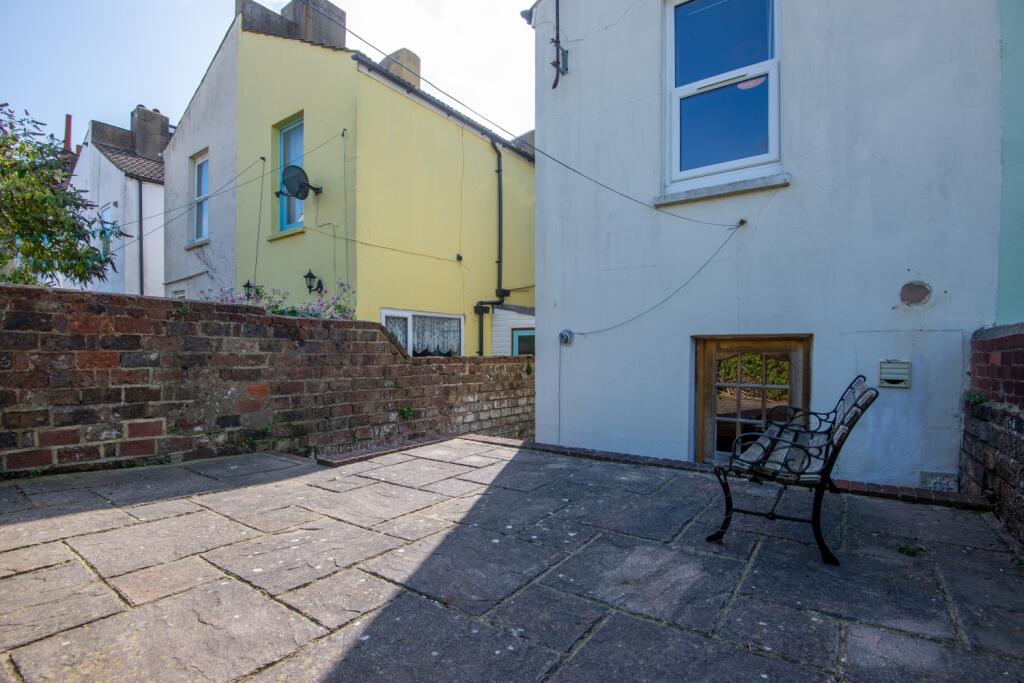 68 Whippingham Road Garden (2)