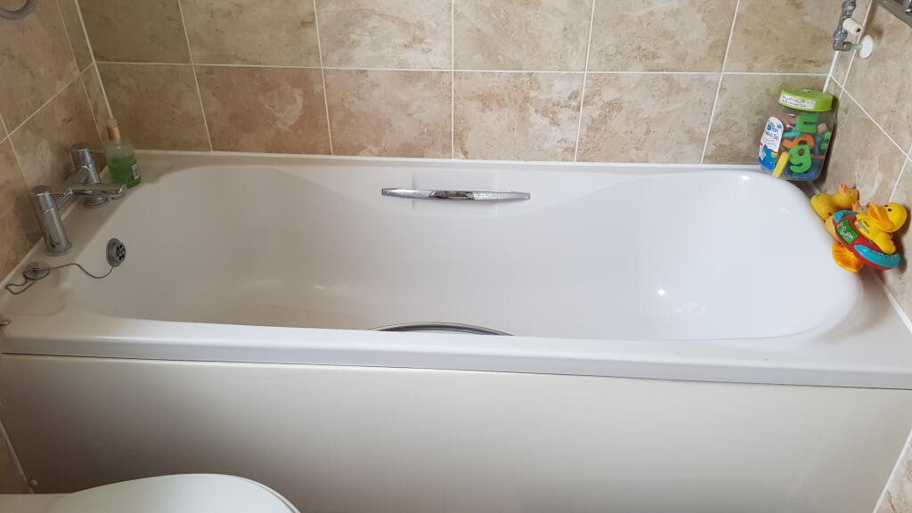 Main Bathroom 1-1