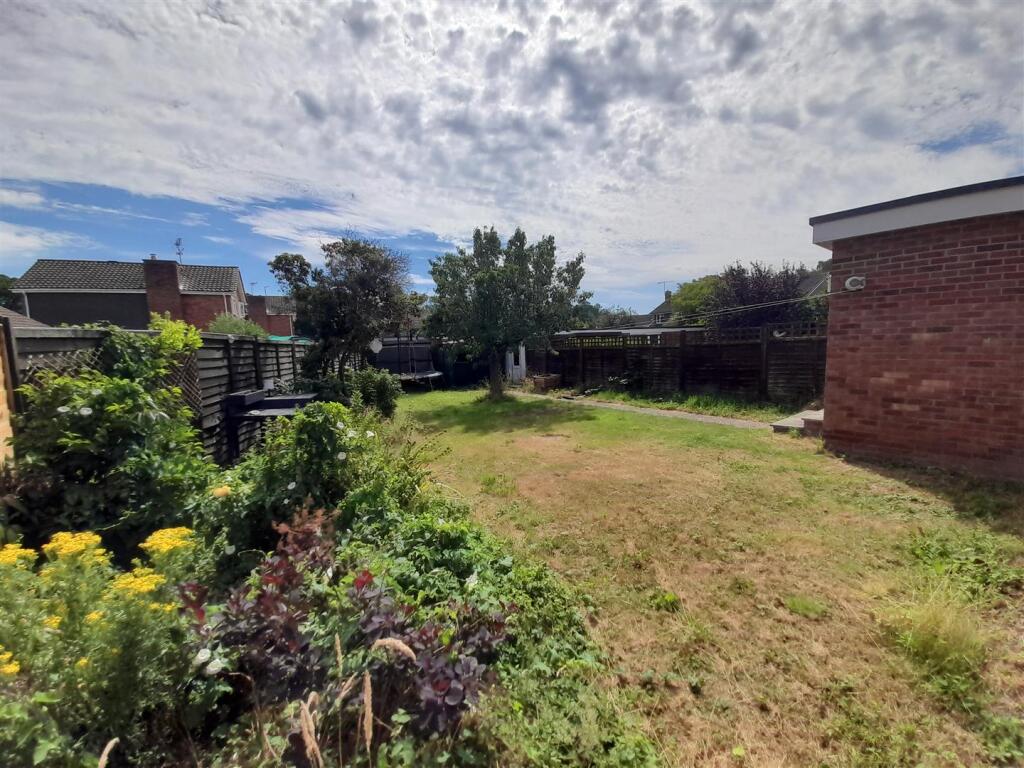 Rear garden 3.jpg