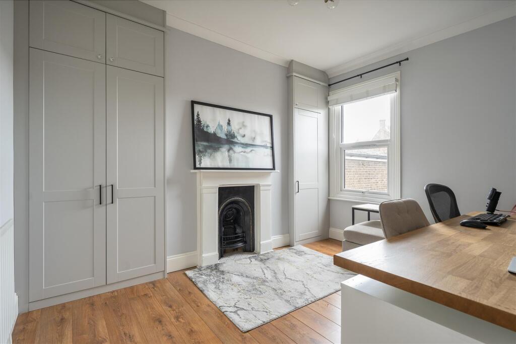 Chelmsford Road, E18