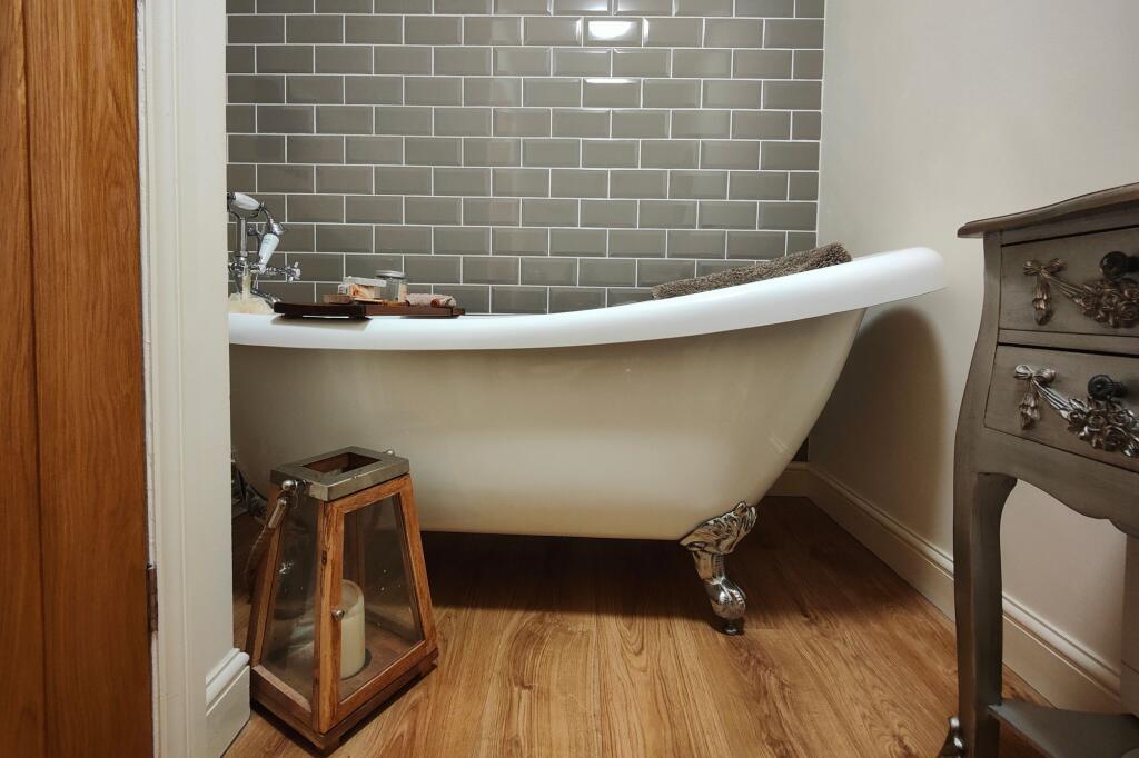 Slipper Bath En-Suite