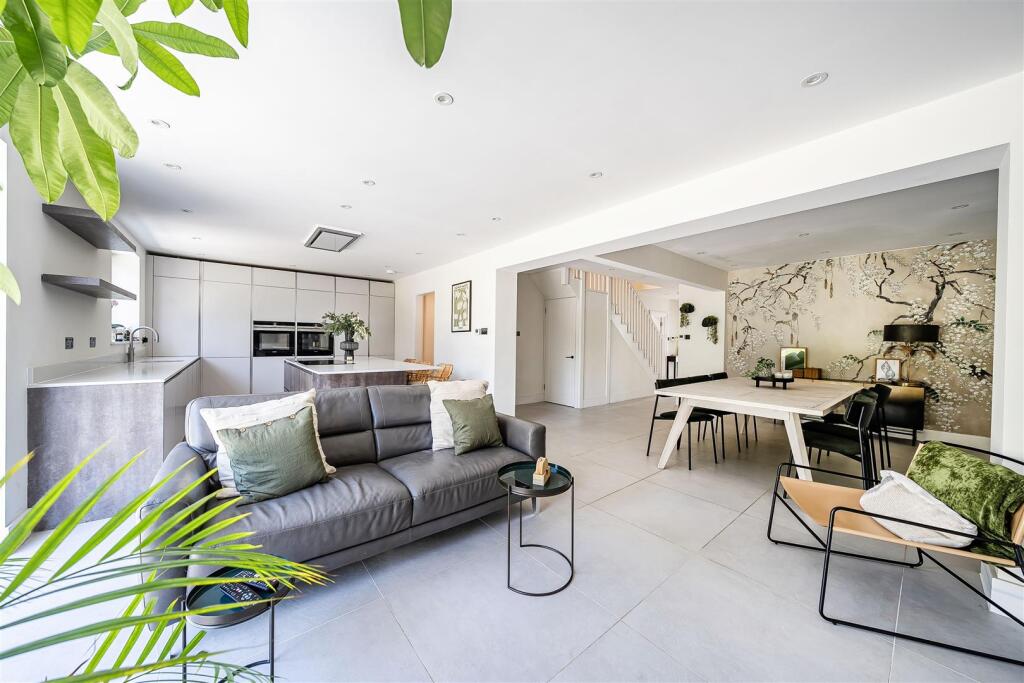 Open Plan Kitchen/Diner/Morning Room: