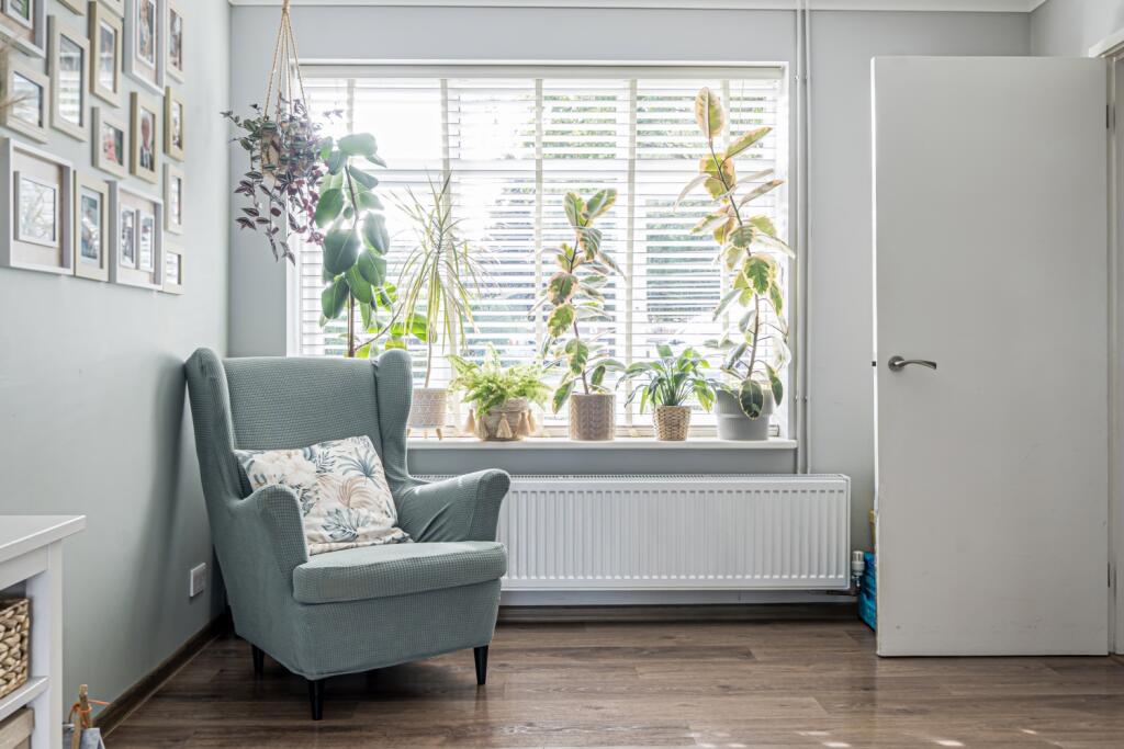 Weatherthorn living room 2