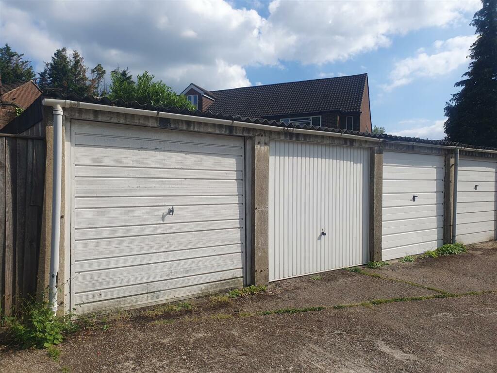 GARAGE.jpg