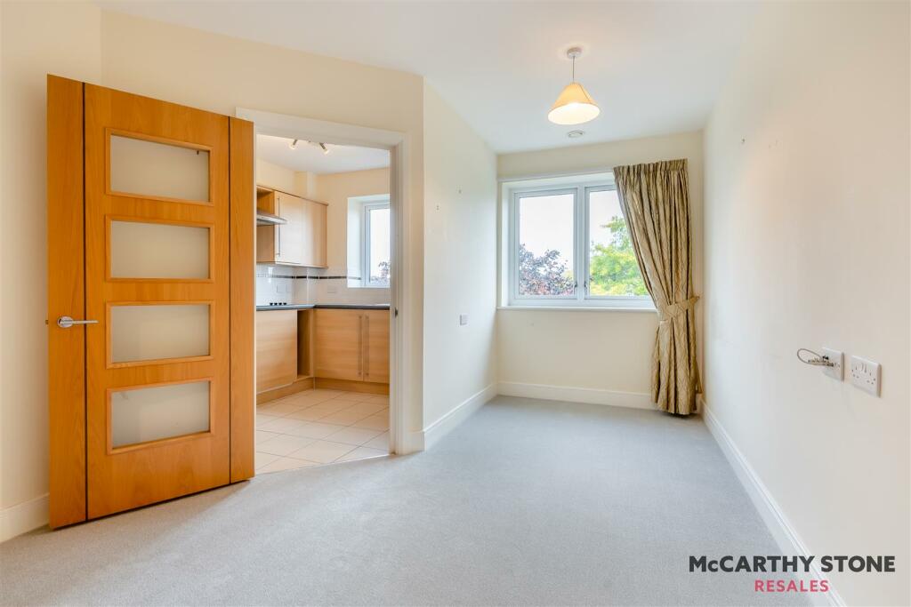 8618395-interior04.jpg